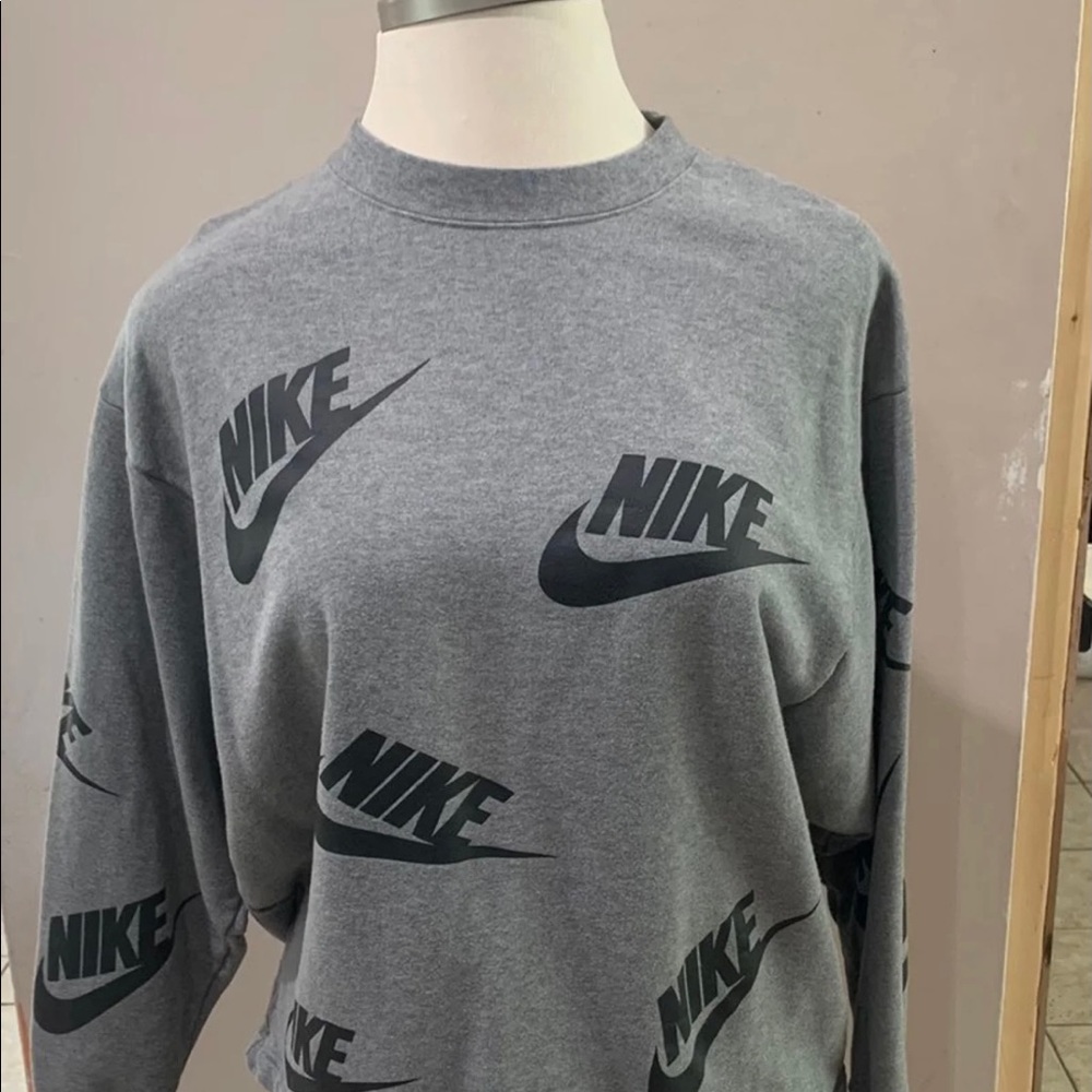 Nike futura top